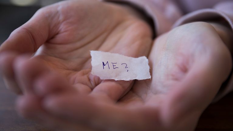 Milja Sarkola kämmenent + lappu: Me?
