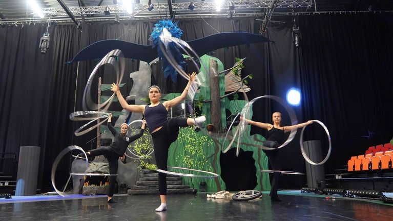 Vanneryhmä harjoittelee Sorin sirkuksen joulushowta