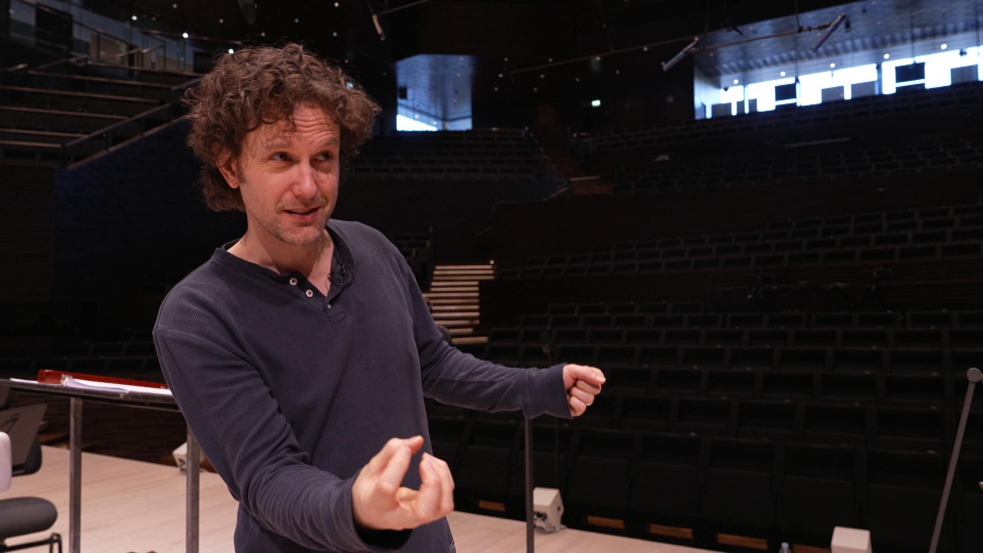Haastattelussa Nicholas Collon | RSO:n taiteilijahaastattelut | Yle Areena