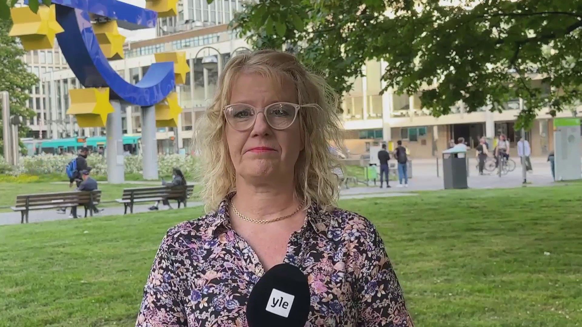 Ylen toimittaja Anna Karismo seurasi EKP:n tiedotustilaisuutta ...