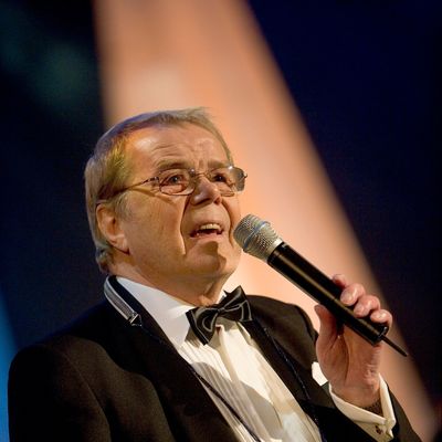 Lasse Mårtenson laulaa vuonna 2005.