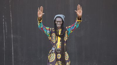 Cheikh Lô: Youssou N’Dourin suojatista listaykköseksi – Lokakuun World ...