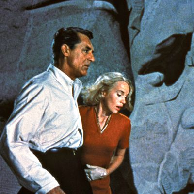 Cary Grant ja Eve Marie Saint elokuvassa Vaarallinen romassi