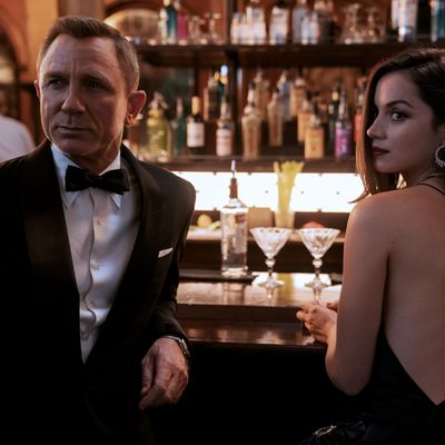 James Bond (Daniel Craig) and Paloma (Ana de Armas) in NO TIME TO DIE an EON Productions and Metro Goldwyn Mayer Studios film Credit: Nicola Dove © 2020 DANJAQ, LLC AND MGM. ALL RIGHTS RESERVED.