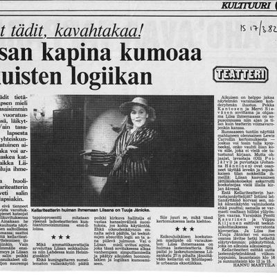 Tuuja Jänicke Liisa Ihmemaassa -näytelmän pääosassa maaliskuussa 1982. Kellariteatteri. Vilppu Kiljunen esitti näytelmässä useita rooleja, mm. Hullua jänistä, hänet mainitaan tässä kritiikissä nimeltä. Kritiikki: Hannu Marttila.