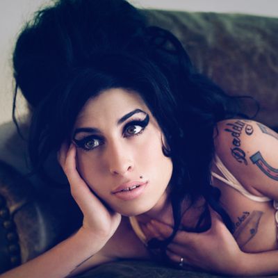 Amy Winehouse. Kuva neliosaisesta Soul Power! -dokumenttisarjasta.