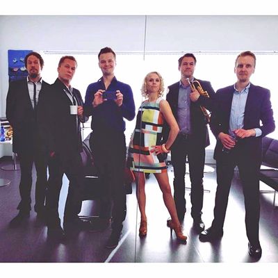 Aili Ikonen bändeineen