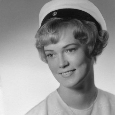 Liisa Keltikangas-Järvinen ylioppilaskuvassa, mustavalkoinen
