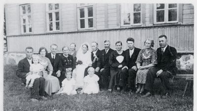 Sukuhäissä Kannaksella.