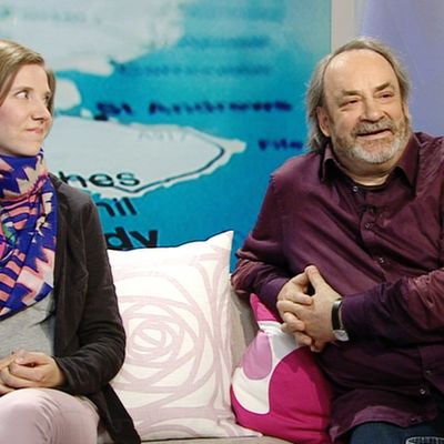 Millainen on hyvä matkaopas ja miten se tehdään? Asiasta keskustelivat Sankarimatkailijaoppaiden kirjoittaja Jukka Mallinen ja Helsinki-oppaan kirjoittanut Heidi Kalmari.