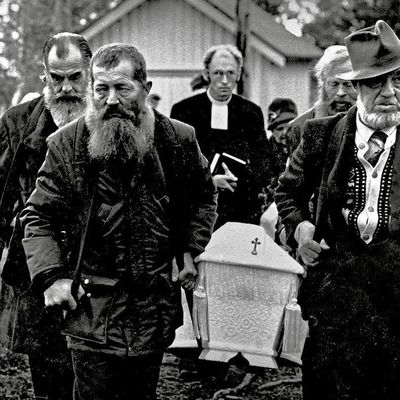Legendaarisen kullankaivaja Pellervo Kankaisen hautajaiset.